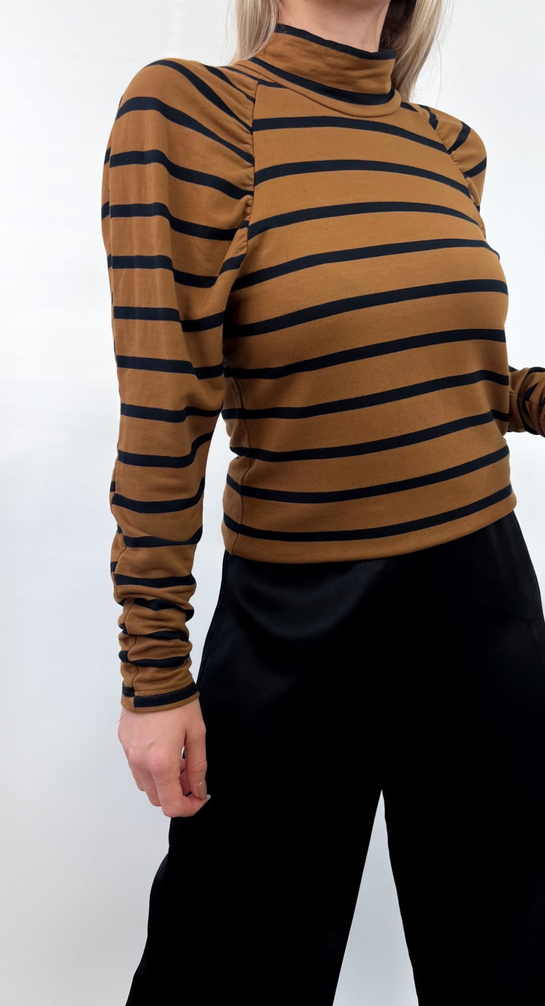 Gestuz bluza z bufkami w paski 