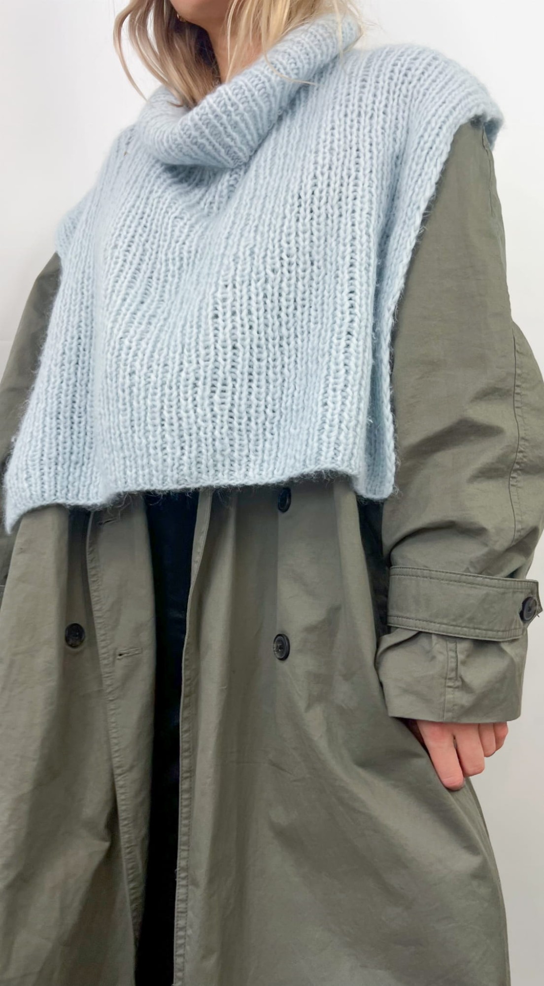 Moherowy ocieplacz z golfem błękitny handmade 