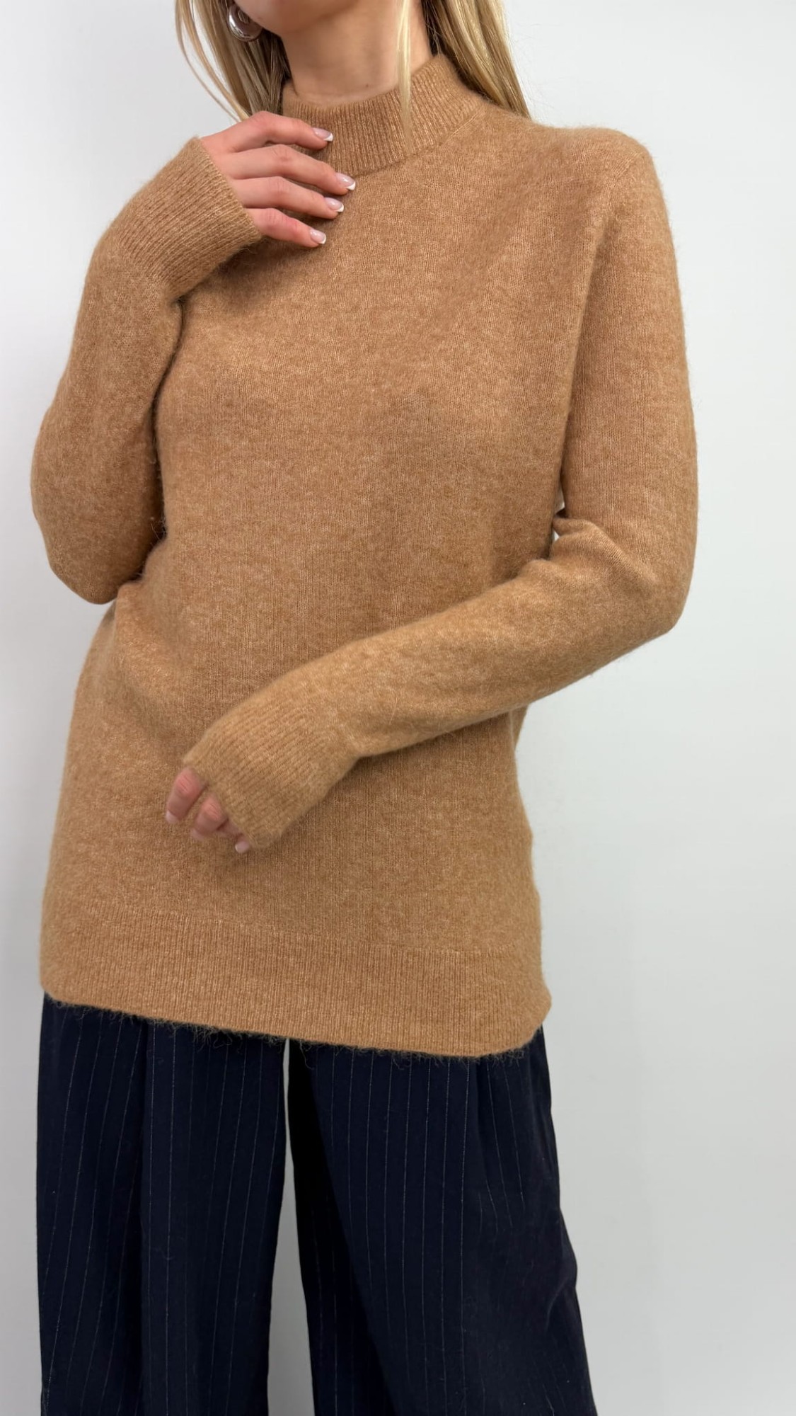 ARKET beżowy sweter alpaka/wełna