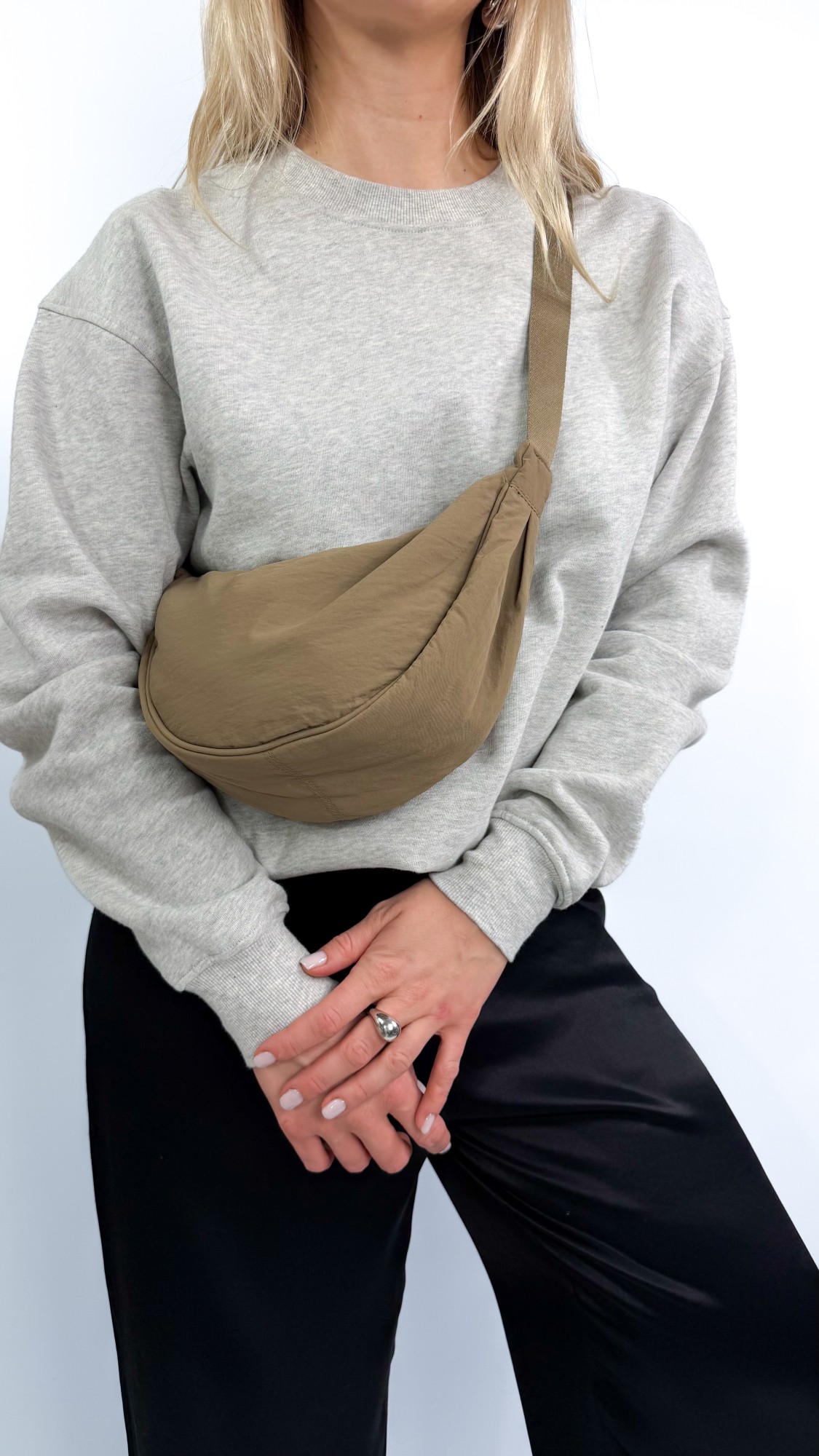 Uniqlo nerka ciemno beżowa 