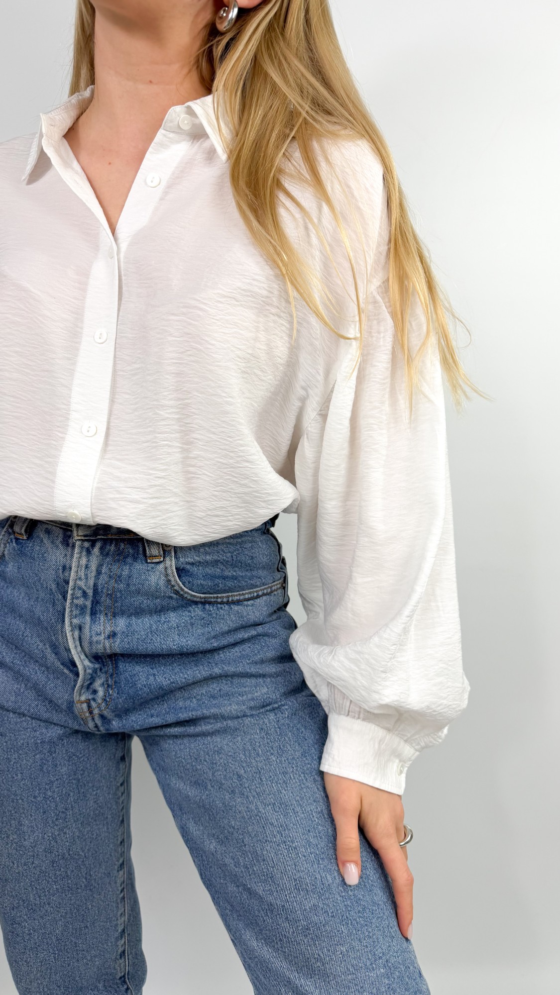 Mint Velvet biała koszula z bufiastymi rękawami