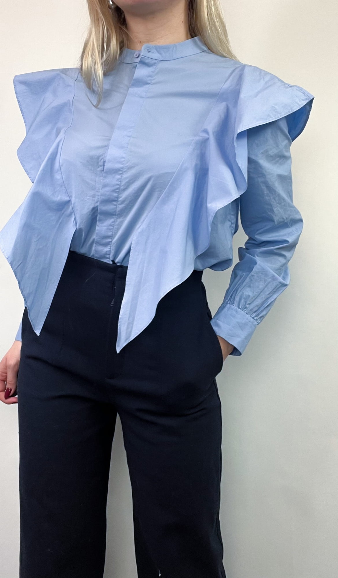 &other stories niebieska koszula z falbanami 